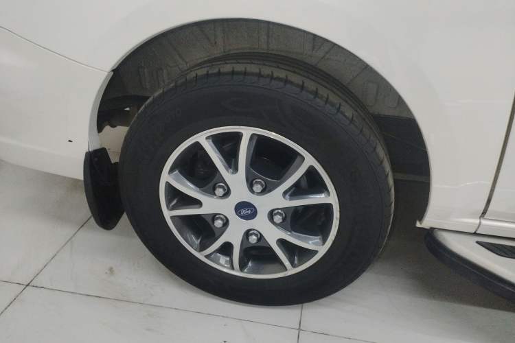 Used Ford Tourneo Custom 2017 2.0T Automatic Elite Version Right Rear Wheel Hub