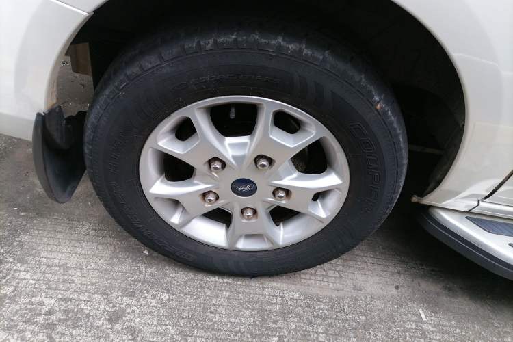 Used Ford Tourneo Custom 2017 2.0T Automatic Elite Edition Right Rear Wheel Hub