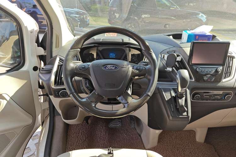 Used Ford Tourneo Custom 2017 2.0T Automatic Elite Version Steering Wheel