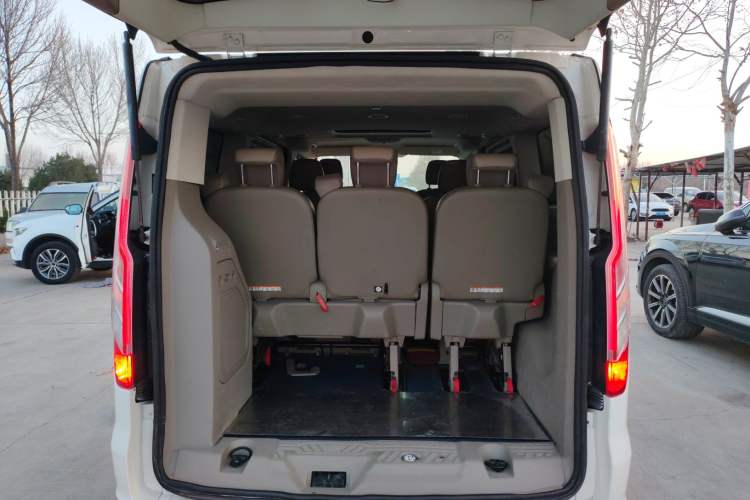 Used Ford Tourneo Custom 2017 2.0T Automatic Elite Edition Trunk