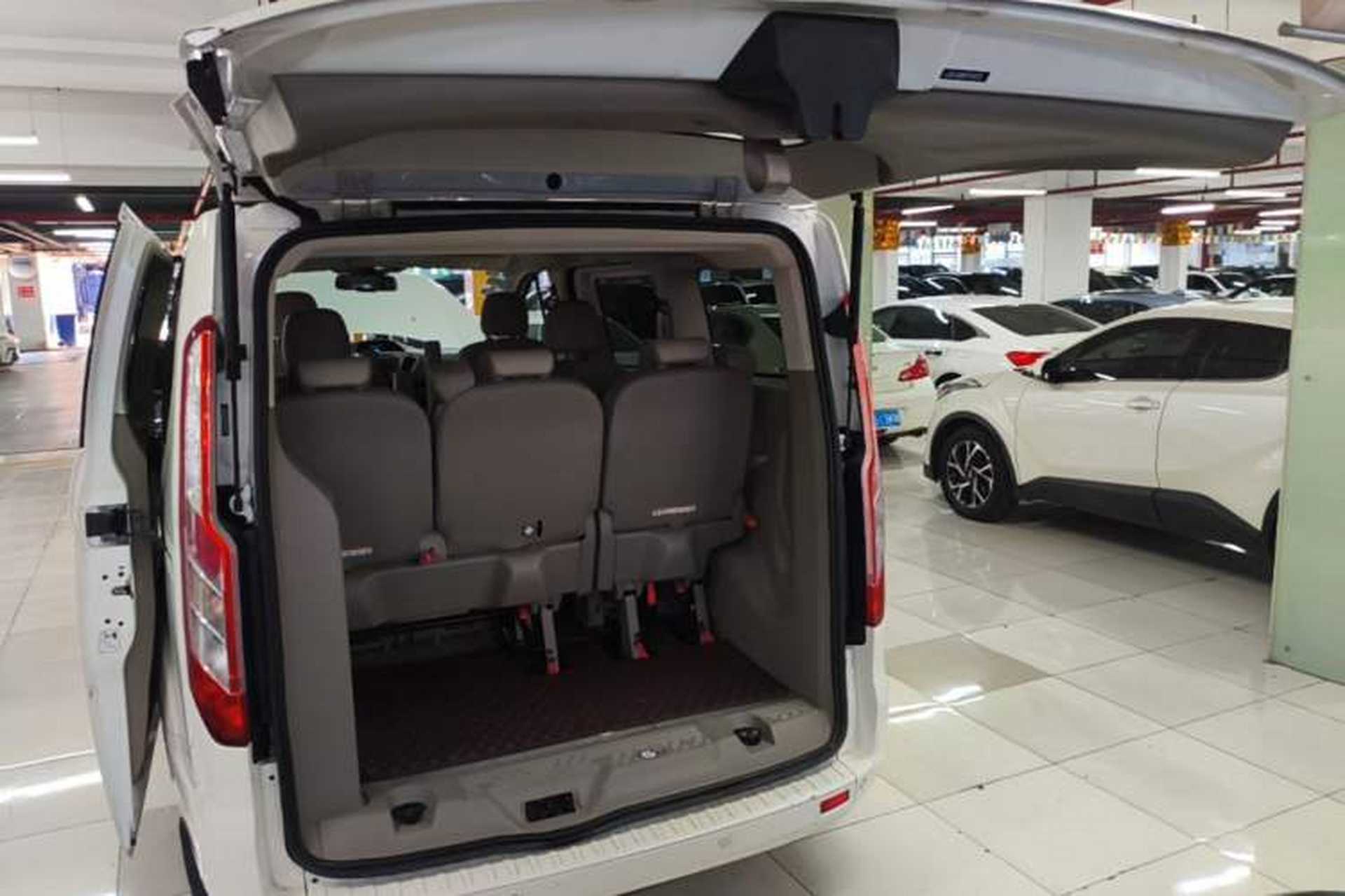 Used Ford Tourneo Custom 2017 2.0T Automatic Elite Edition Trunk
