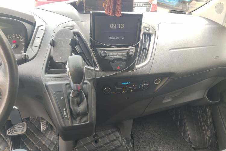 Used Ford Tourneo Custom 2020 2.0T Automatic Elite Edition China VI Standard Audio And AC Panel