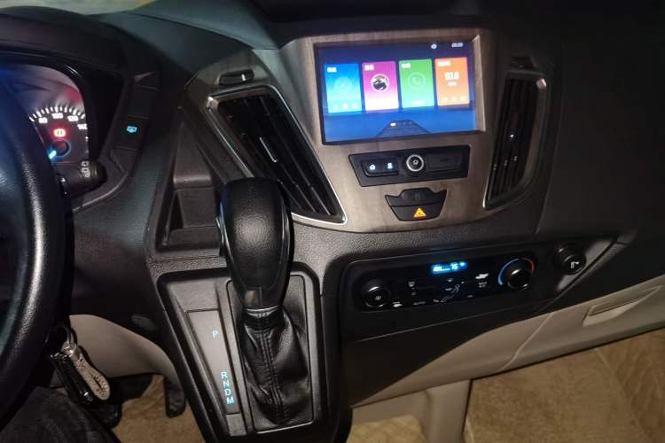 Used Ford Tourneo Custom 2020 2.0T Automatic Elite Edition China VI Standard Audio And AC Panel