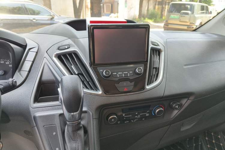 Used Ford Tourneo Custom 2020 2.0T Automatic Elite Edition China VI Standard Audio And AC Panel