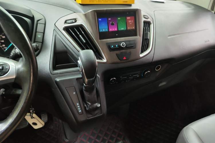 Used Ford Tourneo Custom 2020 2.0T Automatic Elite Edition China VI Standard Audio And AC Panel