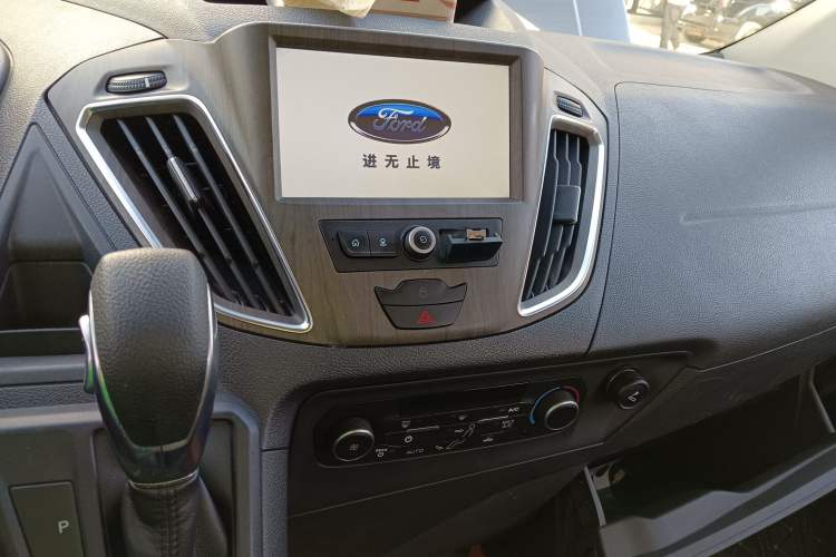 Used Ford Tourneo Custom 2020 2.0T Automatic Elite Edition China VI Standard Audio And AC Panel