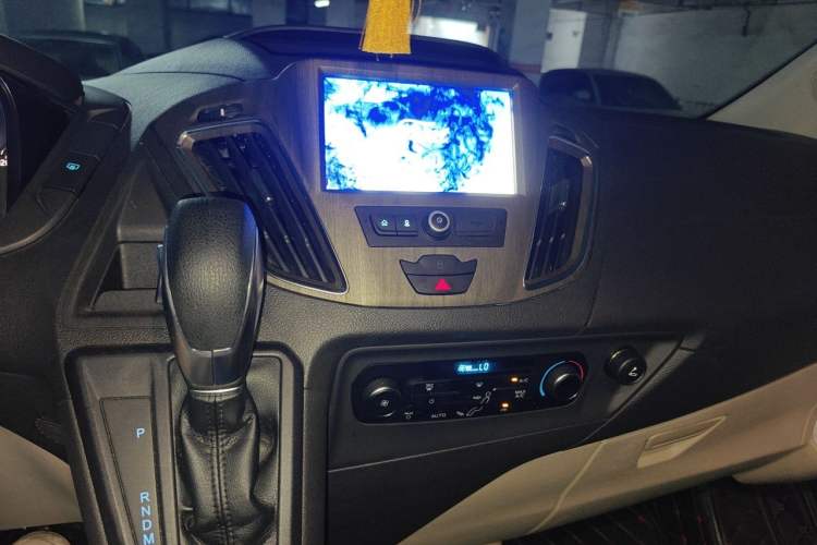 Used Ford Tourneo Custom 2020 2.0T Automatic Elite Edition China VI Standard Audio And AC Panel