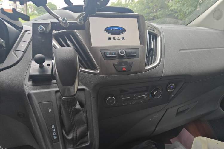 Used Ford Tourneo Custom 2020 2.0T Automatic Elite Edition China VI Standard Audio And AC Panel