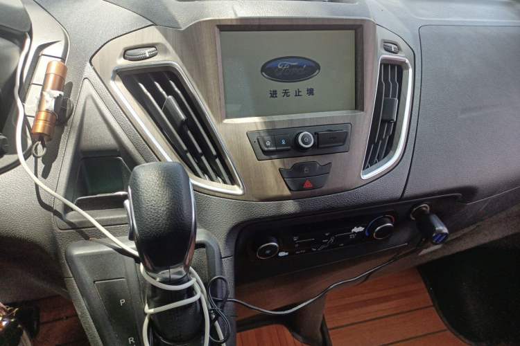 Used Ford Tourneo Custom 2020 2.0T Automatic Elite Edition China VI Standard Audio And AC Panel