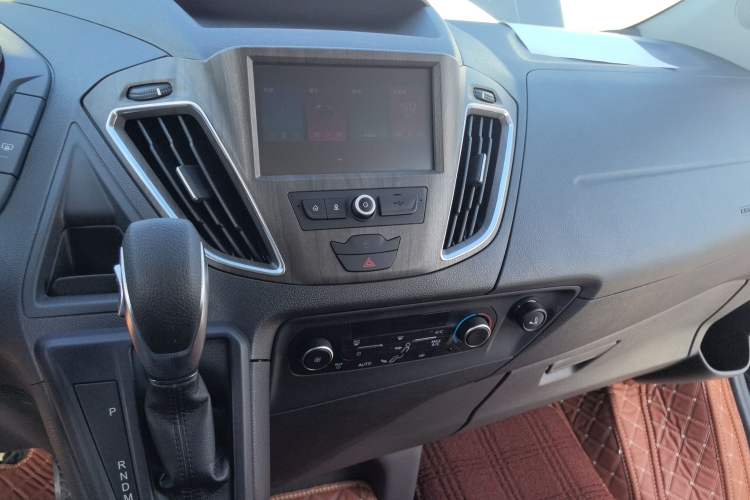 Used Ford Tourneo Custom 2020 2.0T Automatic Elite Edition China VI Standard Audio And AC Panel