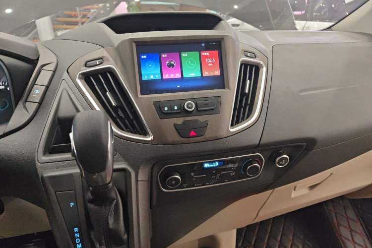 Used Ford Tourneo Custom 2020 2.0T Automatic Elite Edition China VI Standard Audio And AC Panel