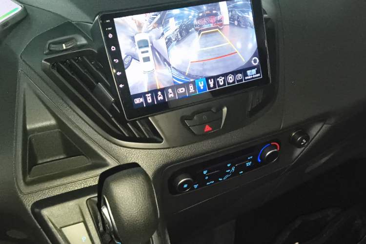Used Ford Tourneo Custom 2020 2.0T Automatic Elite Edition China VI Standard Audio And AC Panel