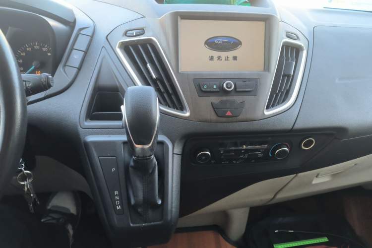 Used Ford Tourneo Custom 2020 2.0T Automatic Elite Edition China VI Standard Audio And AC Panel