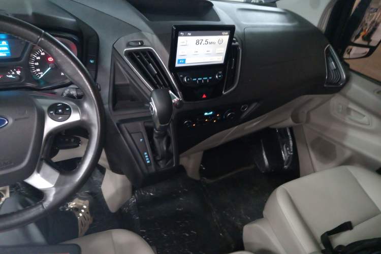 Used Ford Tourneo Custom 2020 2.0T Automatic Elite Edition China VI Standard Audio And AC Panel