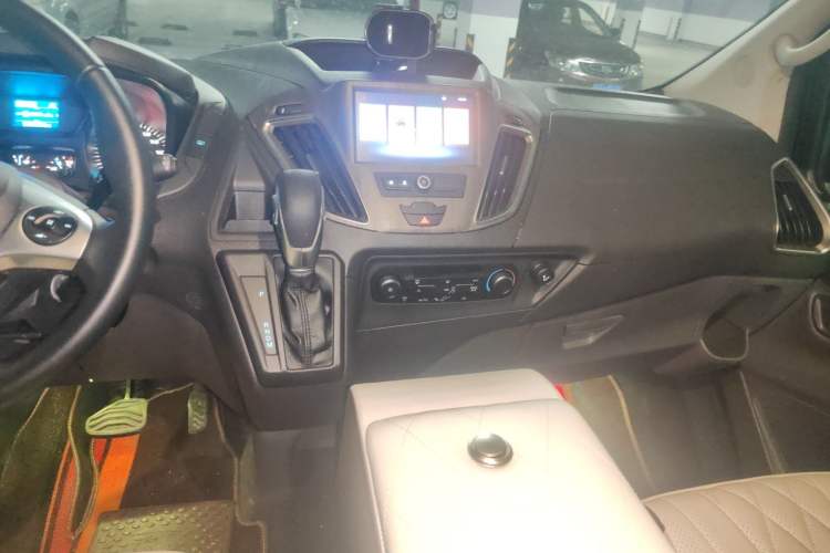 Used Ford Tourneo Custom 2020 2.0T Automatic Elite Edition China VI Standard Audio And AC Panel