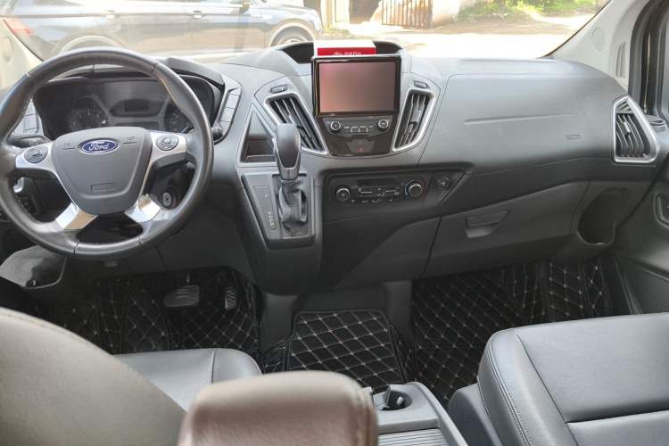Used Ford Tourneo Custom 2020 2.0T Automatic Elite Edition China VI Standard Center Console