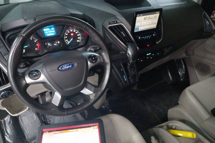 Used Ford Tourneo Custom 2020 2.0T Automatic Elite Edition China VI Standard Center Console