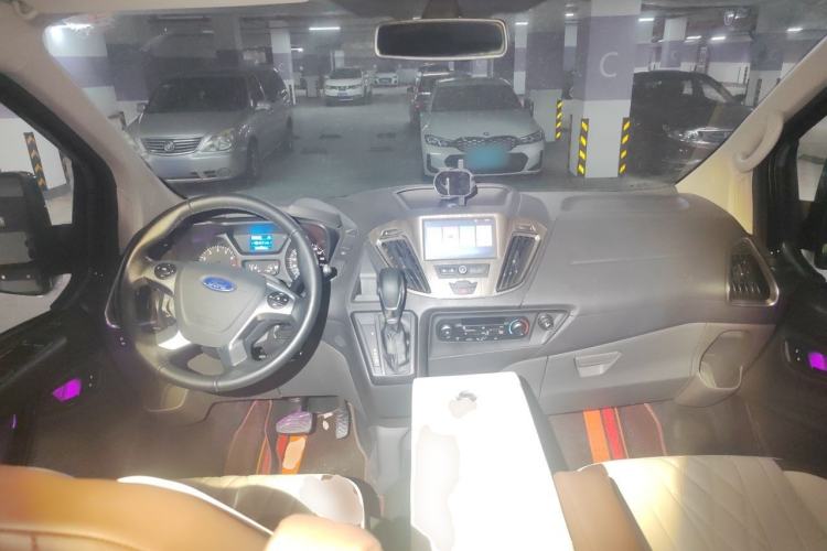 Used Ford Tourneo Custom 2020 2.0T Automatic Elite Edition China VI Standard Center Console