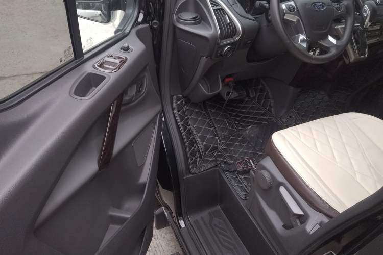 Used Ford Tourneo Custom 2020 2.0T Automatic Elite Edition China VI Standard Driver Seat