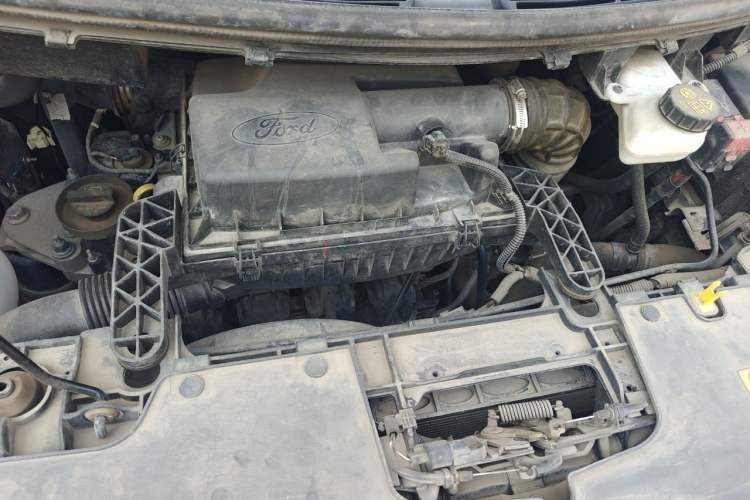Used Ford Tourneo Custom 2020 2.0T Automatic Elite Version China VI Standard Engine Bay