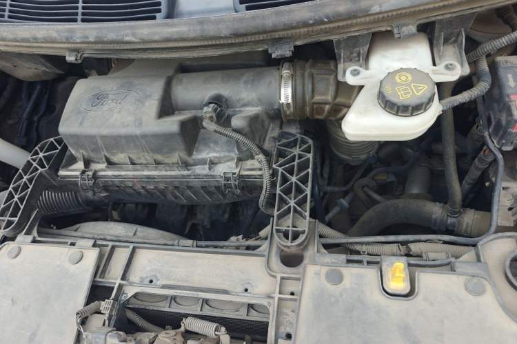 Used Ford Tourneo Custom 2020 2.0T Automatic Elite Version China VI Standard Engine Bay Left