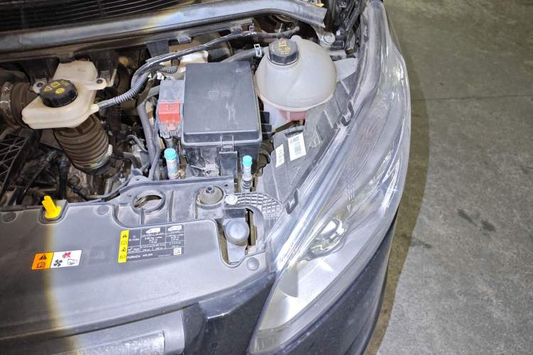 Used Ford Tourneo Custom 2020 2.0T Automatic Elite Edition China VI Standard Engine Bay Left