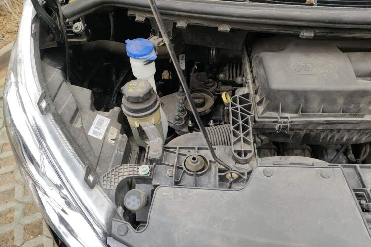 Used Ford Tourneo Custom 2020 2.0T Automatic Elite Version China VI Standard Engine Bay Right