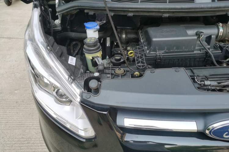 Used Ford Tourneo Custom 2020 2.0T Automatic Elite Version China VI Standard Engine Bay Right