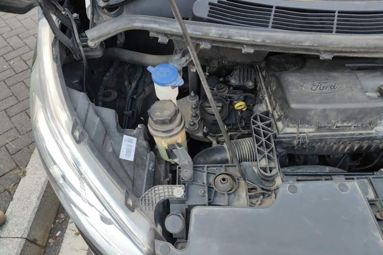 Used Ford Tourneo Custom 2020 2.0T Automatic Elite Version China VI Standard Engine Bay Right