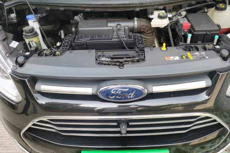 Used Ford Tourneo Custom 2020 2.0T Automatic Elite Version China VI Standard Engine Bay