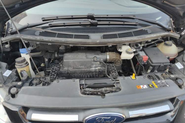 Used Ford Tourneo Custom 2020 2.0T Automatic Elite Version China VI Standard Engine Bay