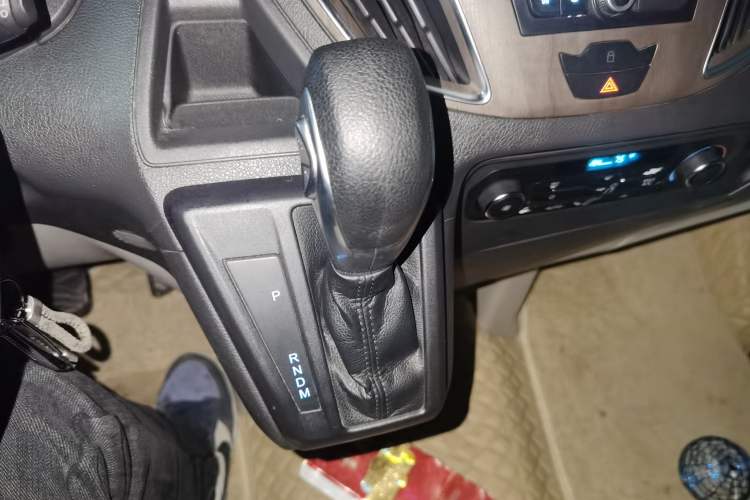 Used Ford Tourneo Custom 2020 2.0T Automatic Elite Edition China VI Standard Gear Lever