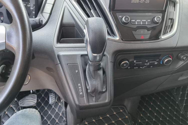 Used Ford Tourneo Custom 2020 2.0T Automatic Elite Edition China VI Standard Gear Lever