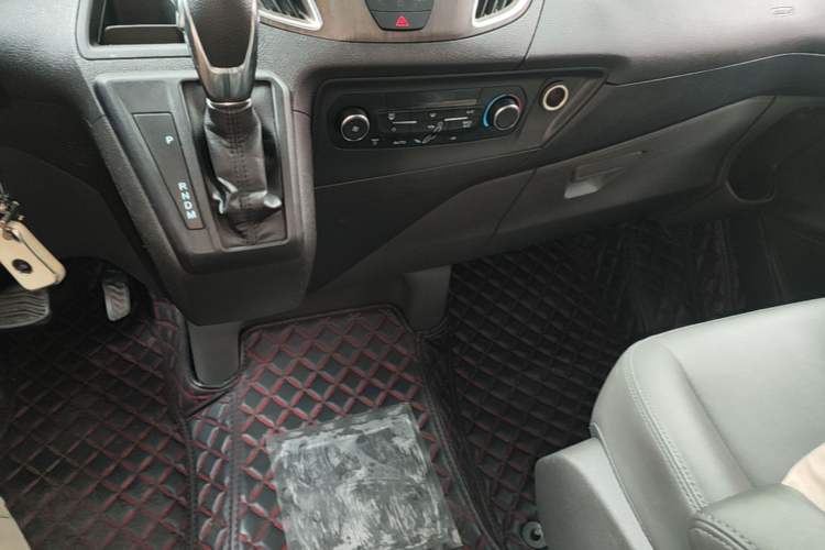Used Ford Tourneo Custom 2020 2.0T Automatic Elite Edition China VI Standard Gear Lever