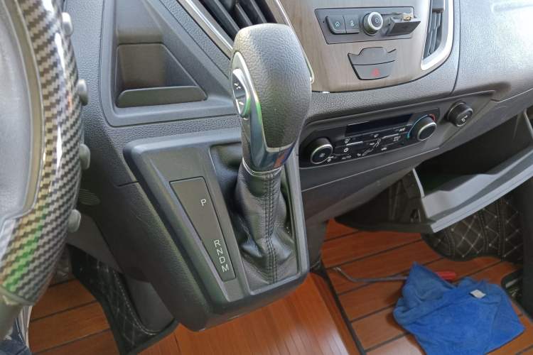 Used Ford Tourneo Custom 2020 2.0T Automatic Elite Edition China VI Standard Gear Lever