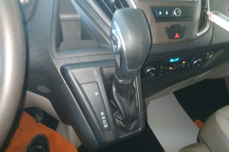 Used Ford Tourneo Custom 2020 2.0T Automatic Elite Edition China VI Standard Gear Lever