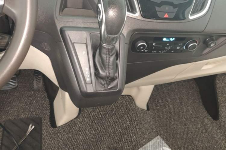 Used Ford Tourneo Custom 2020 2.0T Automatic Elite Edition China VI Standard Gear Lever
