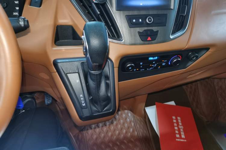 Used Ford Tourneo Custom 2020 2.0T Automatic Elite Edition China VI Standard Gear Lever