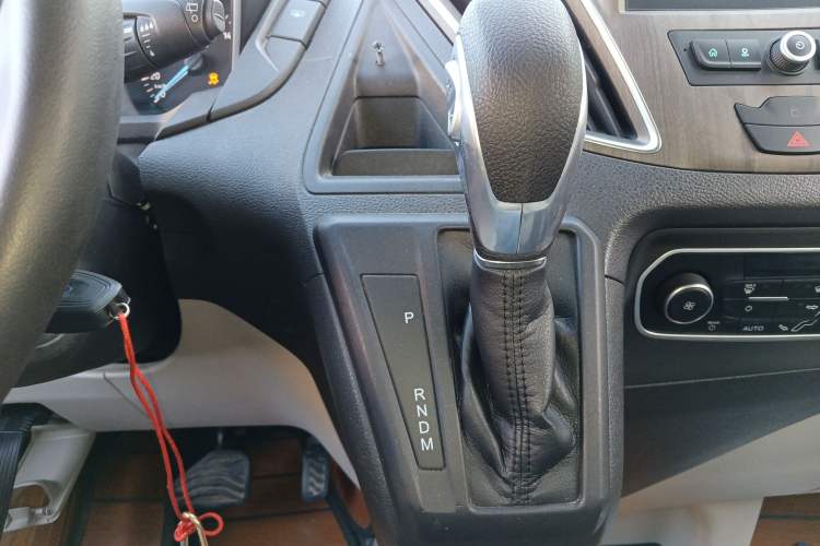 Used Ford Tourneo Custom 2020 2.0T Automatic Elite Version China VI Standard Gear Lever