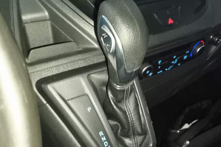 Used Ford Tourneo Custom 2020 2.0T Automatic Elite Edition China VI Standard Gear Lever