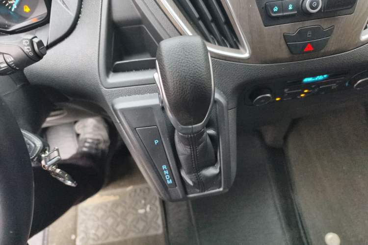 Used Ford Tourneo Custom 2020 2.0T Automatic Elite Edition China VI Standard Gear Lever