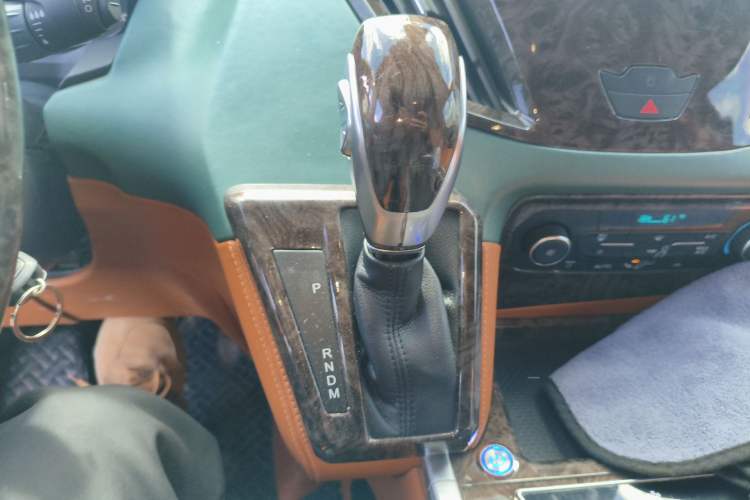 Used Ford Tourneo Custom 2020 2.0T Automatic Elite Edition China VI Standard Gear Lever