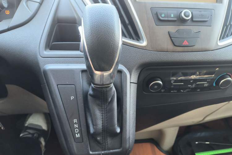 Used Ford Tourneo Custom 2020 2.0T Automatic Elite Edition China VI Standard Gear Lever