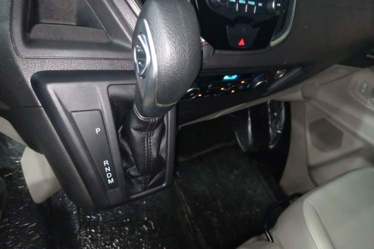 Used Ford Tourneo Custom 2020 2.0T Automatic Elite Edition China VI Standard Gear Lever