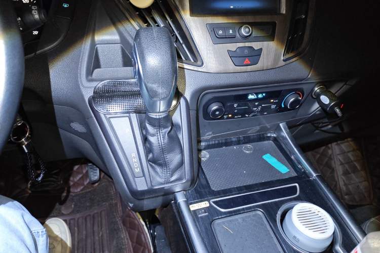 Used Ford Tourneo Custom 2020 2.0T Automatic Elite Edition China VI Standard Gear Lever
