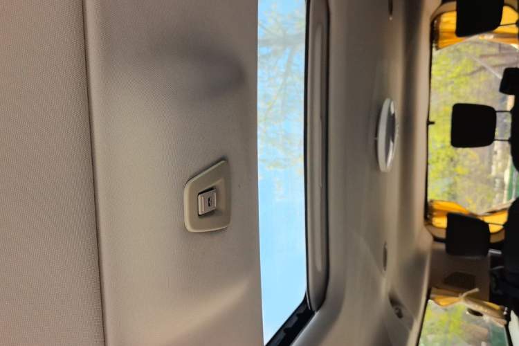 Used Ford Tourneo Custom 2020 2.0T Automatic Elite Edition China VI Standard Headliner