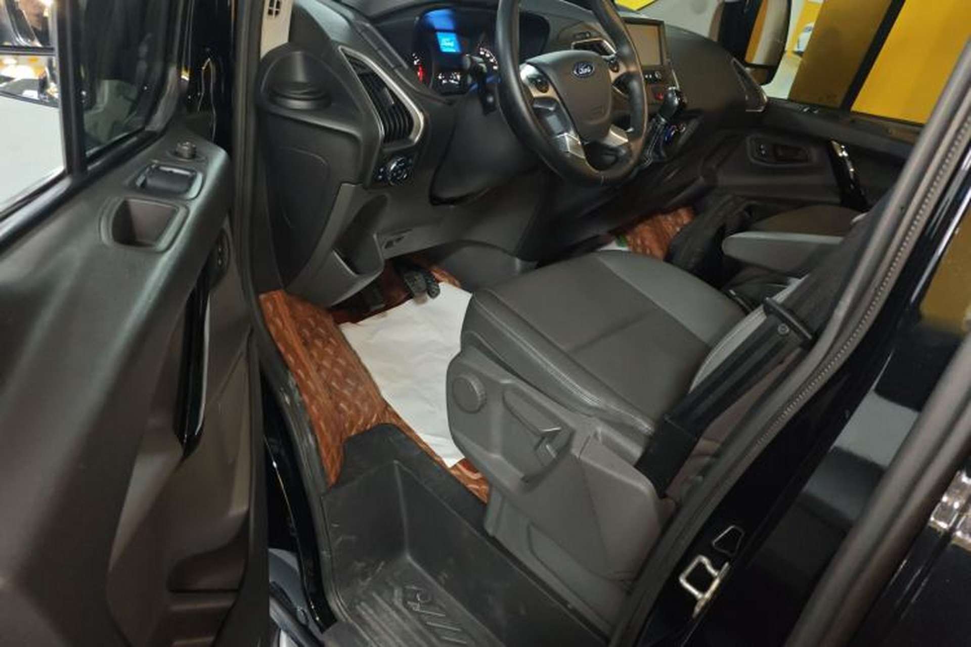 Used Ford Tourneo Custom 2020 Revised Version 2.0T Manual Elite Edition Interior 3