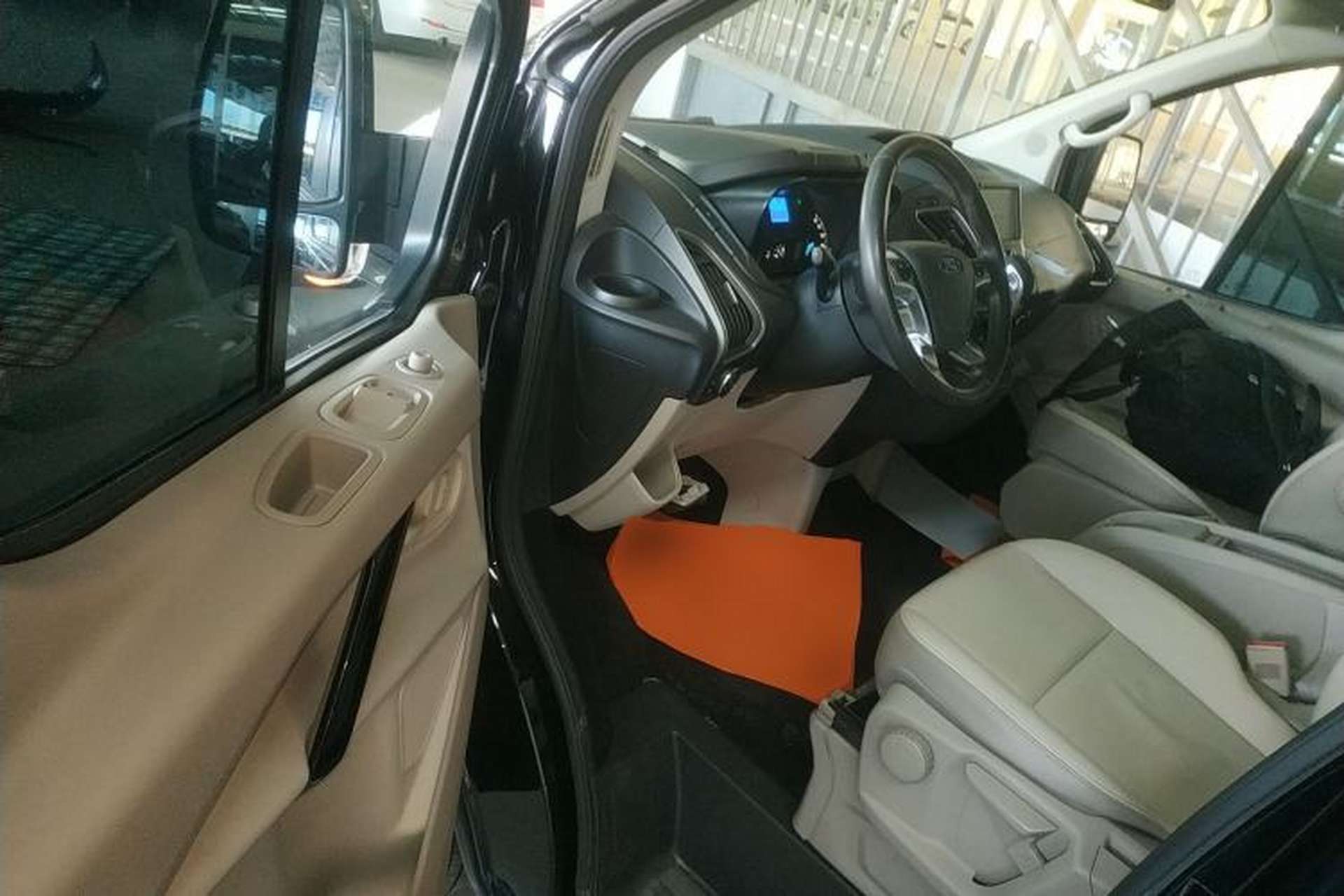 Used Ford Tourneo Custom 2020 2.0T Automatic Elite Edition China VI Standard Interior 3