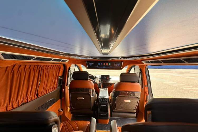 Used Ford Tourneo Custom 2022 2.0T Top-of-the-Line Version Interior 4