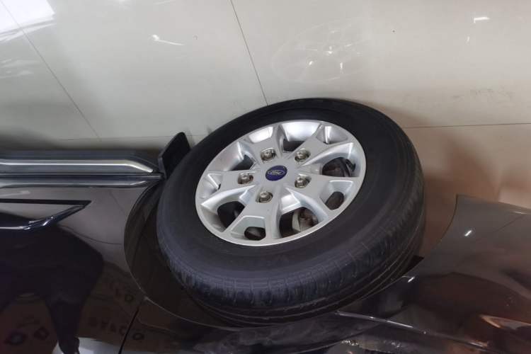 Used Ford Tourneo Custom 2020 2.0T Automatic Elite Edition China VI Standard Left Front Wheel Hub